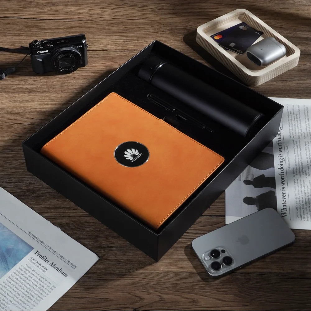 صندوق هدايا مميز للكمبيوتر المحمول - يتضمن ألعابًا مع بنك طاقة وإضاءة شعار LED، هدية عمل أنيقة للمحترفين والتنفيذيين #3