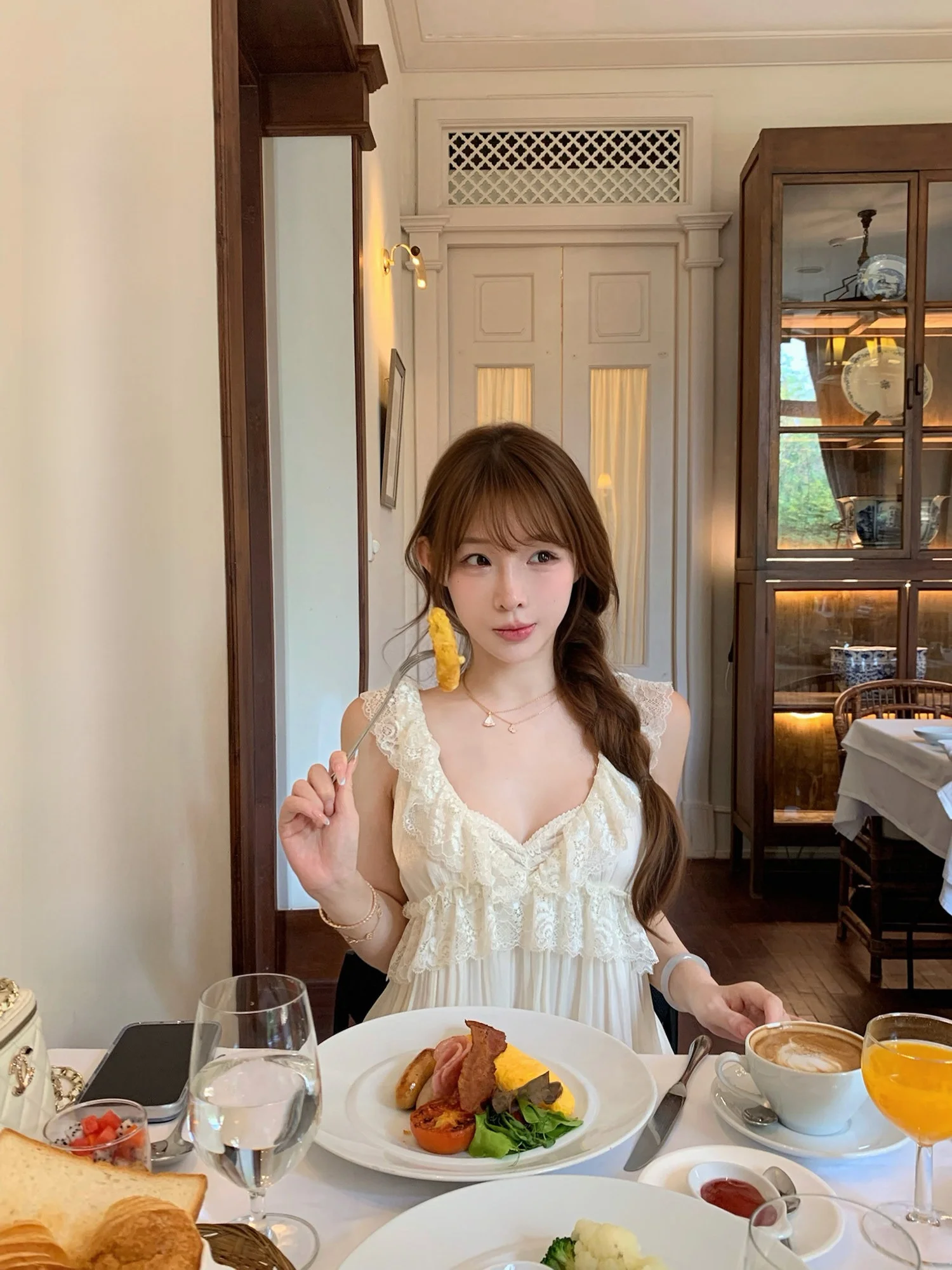 

Lukira Jasmine Snow Gown Women's Loose Sleeveless Shirt V-Neck Lace Trim Breathable Summer Top Girl's Style Polyester Fiber