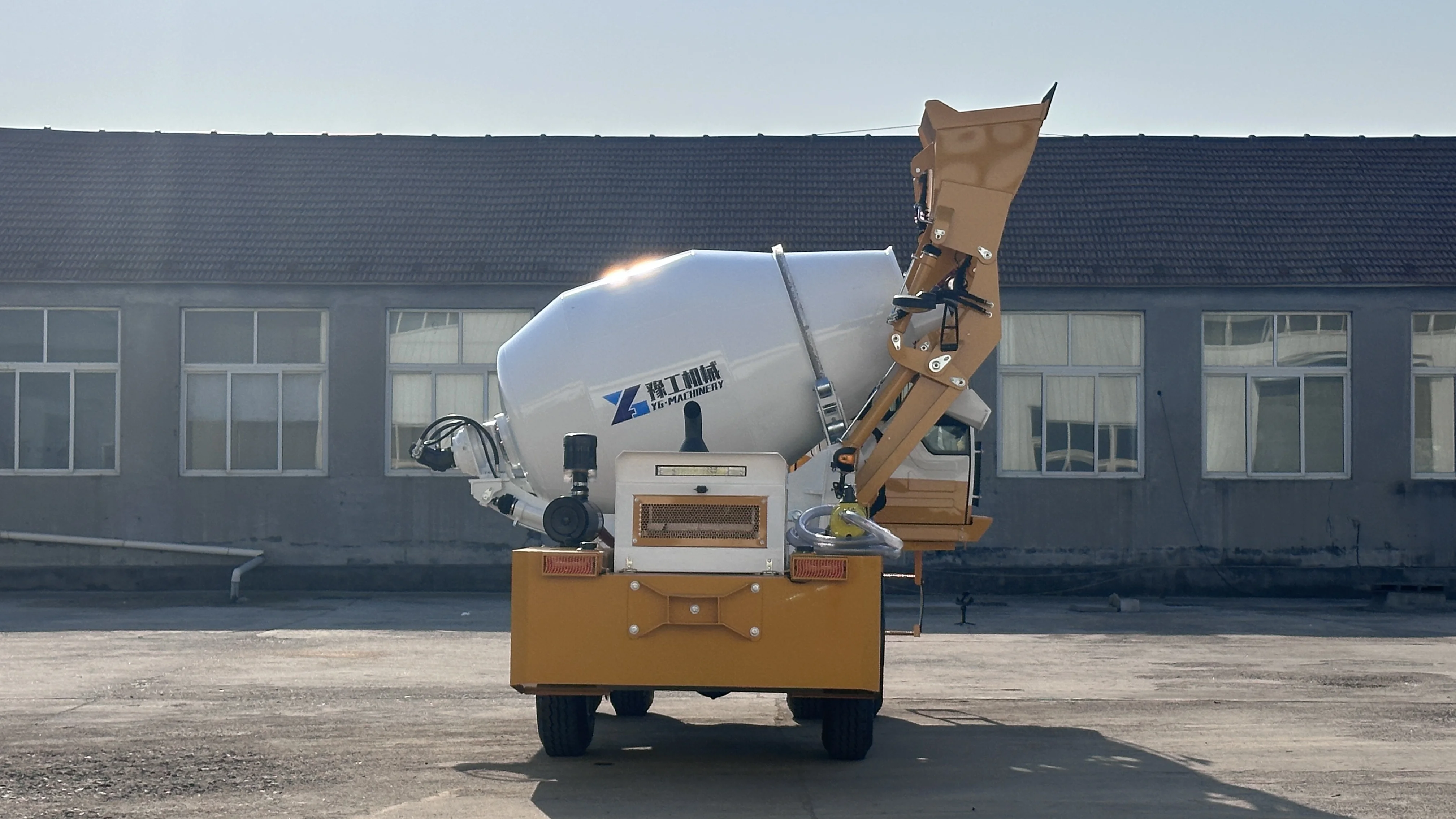 Low Emission Concrete Self Loading Mixer Truck for Environment Friendly Construction Works