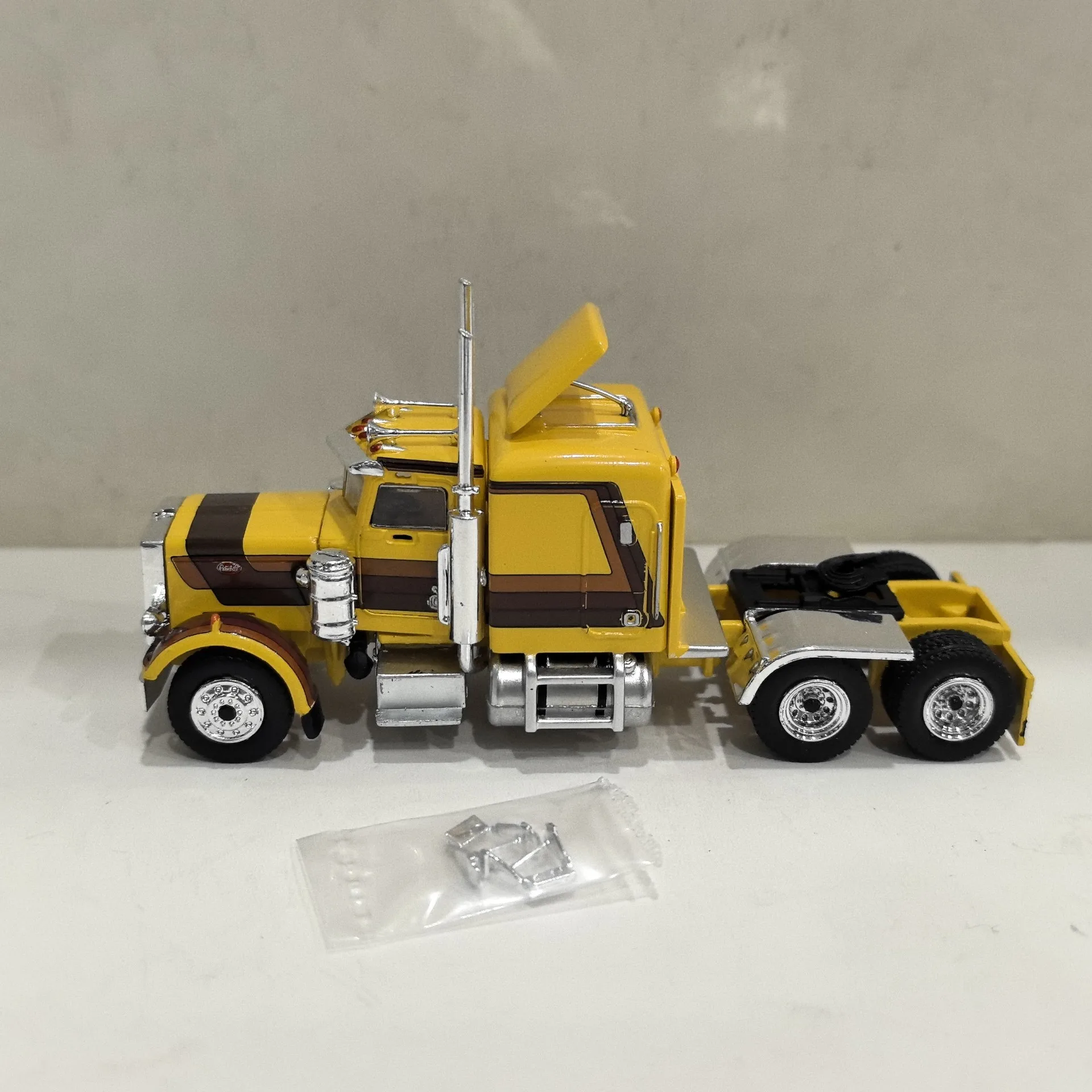 

Diecast BREKINA HO 1/87 Scale PETERBILT 359 Alloy Car Model Collectible Toy Gift Souvenir Display Ornament