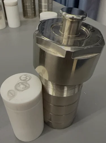 

200ml High Pressure Hydrothermal Autoclave Reactor with PTFE Liner and Stainless Steel Chamber for Chemical Synthesis