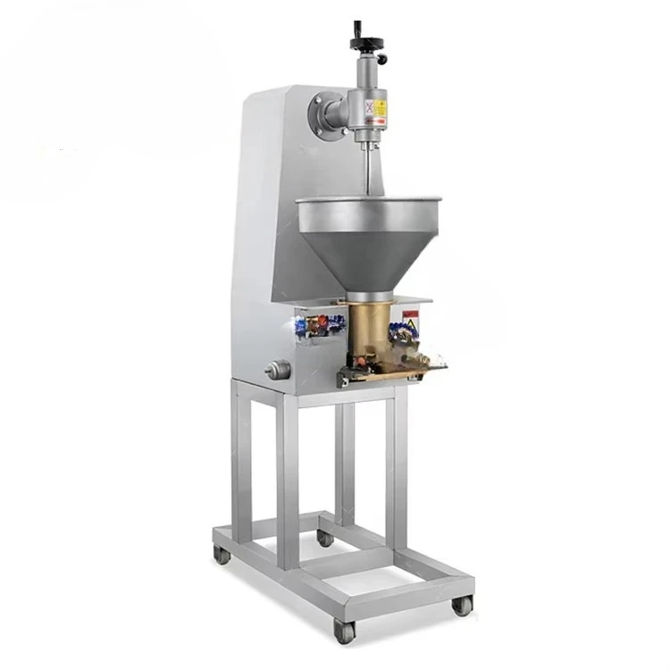 Macchina automatica per la produzione di polpette di pesce