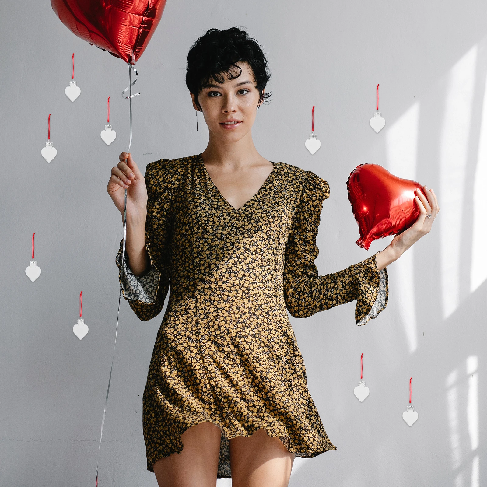 

20Pcs Mini Clear Fillable Heart Bottles Hanging Ornaments for Valentine's Day Wedding Bridal Shower Party Favors Decorative Jars