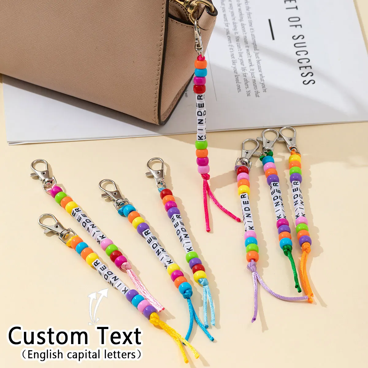 

1 персонализированный брелок с именем, акриловые разноцветные бусины, аксессуары для рюкзака/чашки с водой, уникальные индивидуальные подарки, рождественский подарок