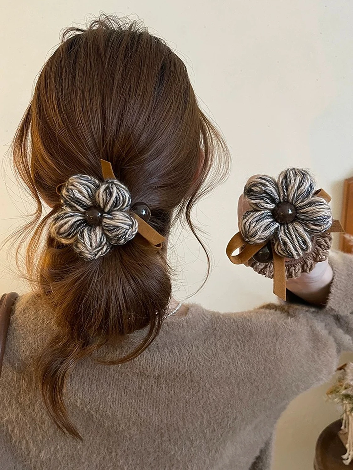 

Korean-style handmade Woven Flower Bow Hair Tie, Autumn/Winter Retro Wool Hair Rope, Ponytail Elastic rubber band