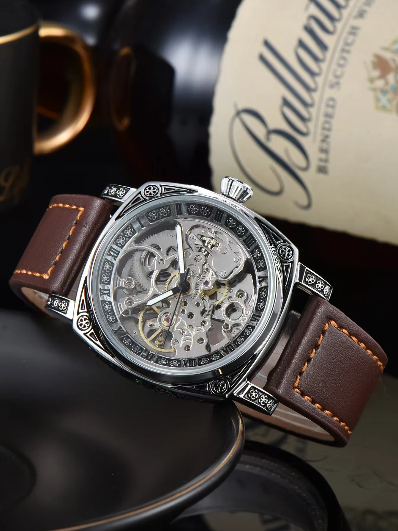 ساعة أوتوماتيكية للرجال ساعات ميكانيكية على الطراز القديم هيكل عظمي نحت جلد مقاوم للماء بدون شعار ساعة رجالي هدية لصديقك