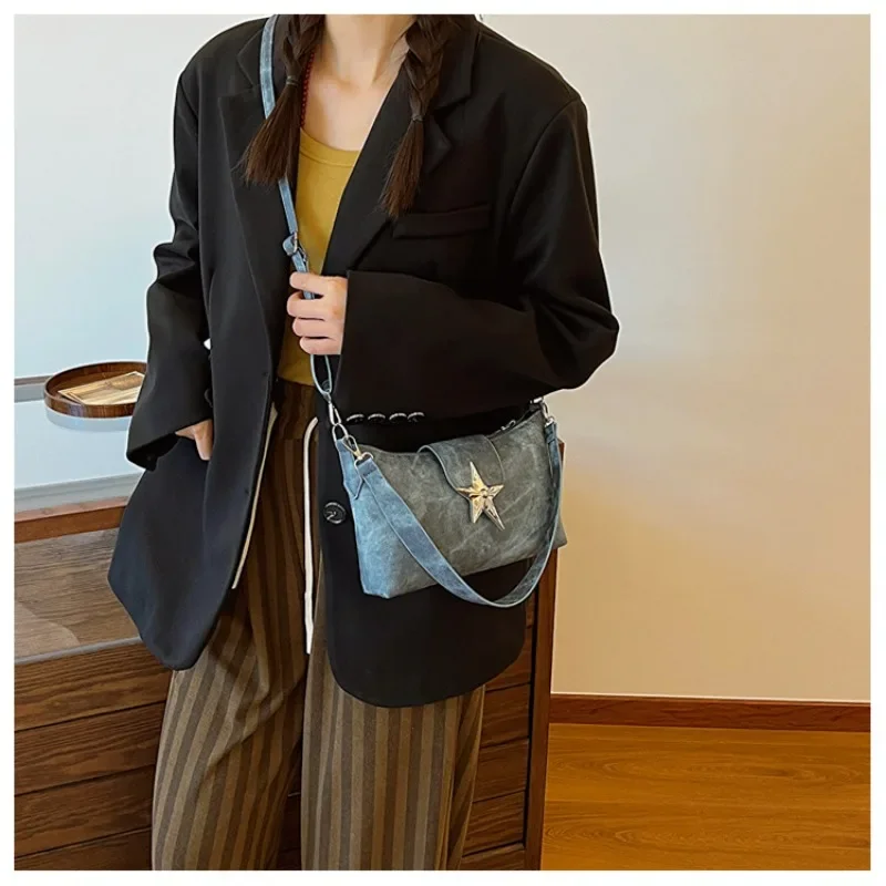 

A Retro Texture Underarm Shoulder Bag for Women New Millennium Spicy Girl Waste Star Bag Fashion Versatile Shoulder Bag