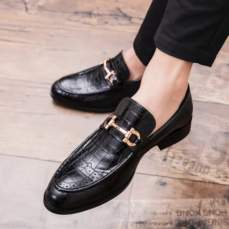 Designer Metal Buckle Loafers Men\'s Business Dress Fashion Casual Black Patent Leather Pointed-Toe Shoes Men\'s Loafers Slip-On