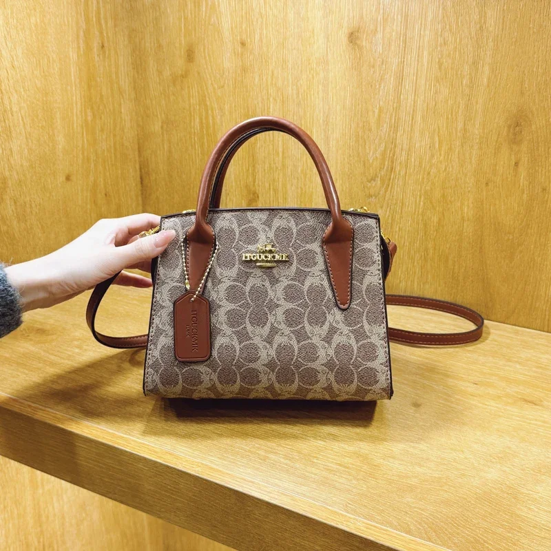 Bolsa mensageiro de couro de inspiração retrô – Bolsa crossbody elegante para mulheres com cor sólida exclusiva e hardware dourado