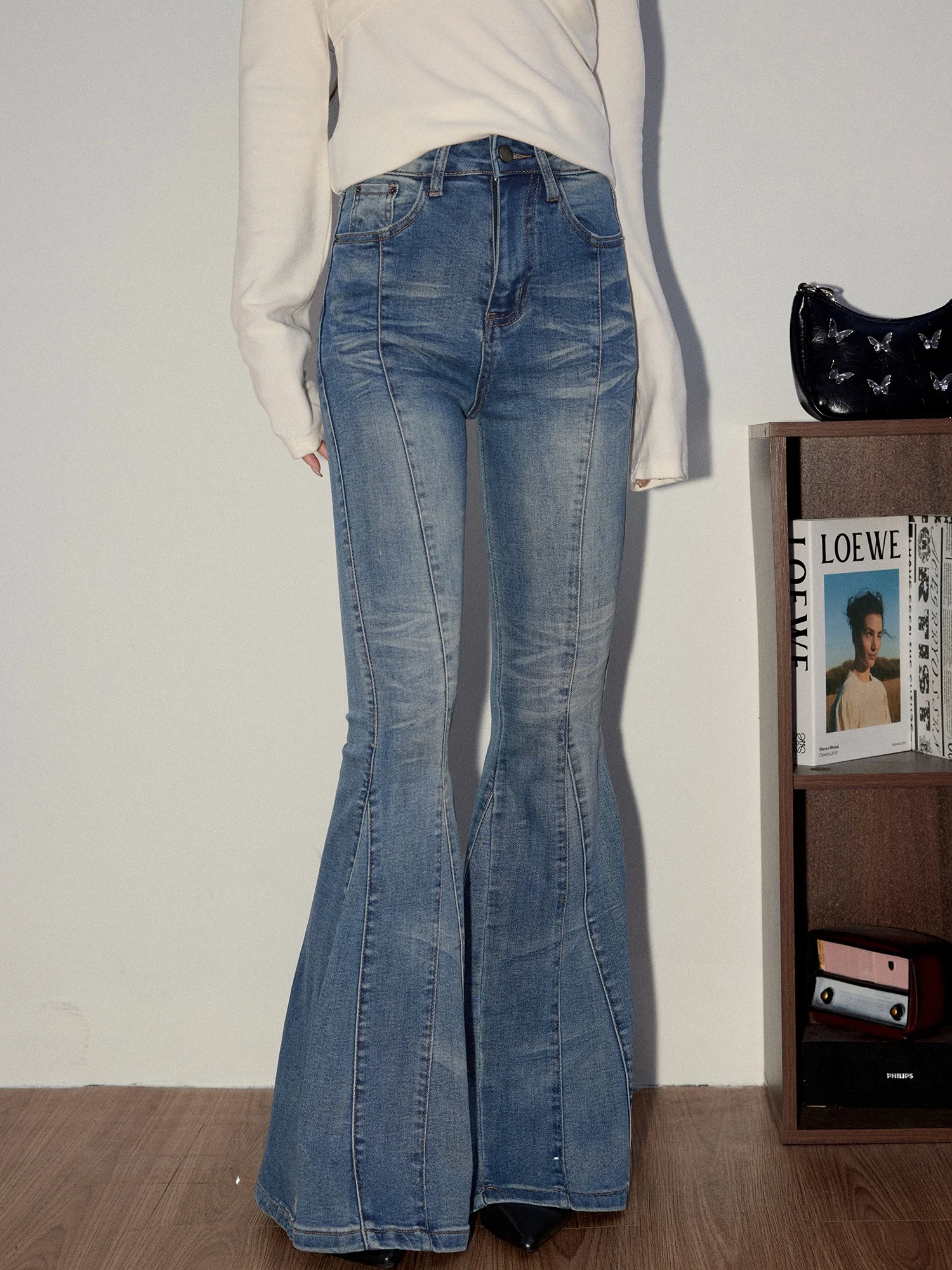 

Женские джинсы-клеш с высокой талией, новинка весенней коллекции, тонкие, слегка расклешенные, из денима, длинные брюки в женственном стиле