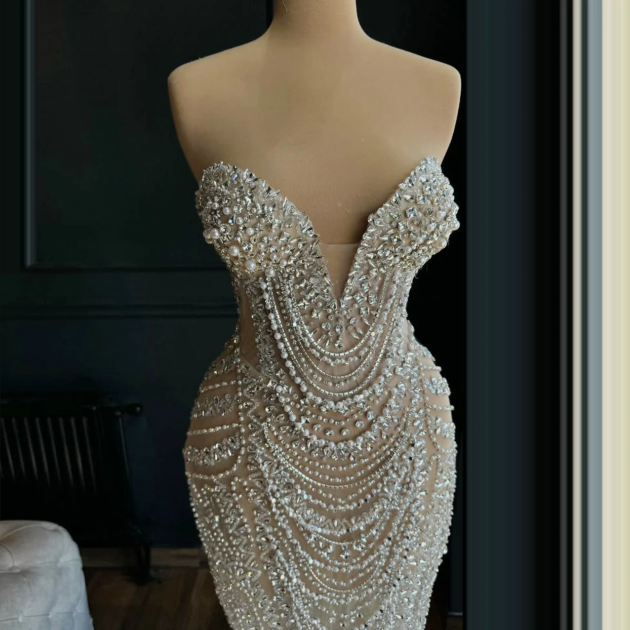 Dostosuj suknie wieczorowe z frędzlami i koralikami Deep V De Soiree Arabskie perły Party Dress dla kobiet