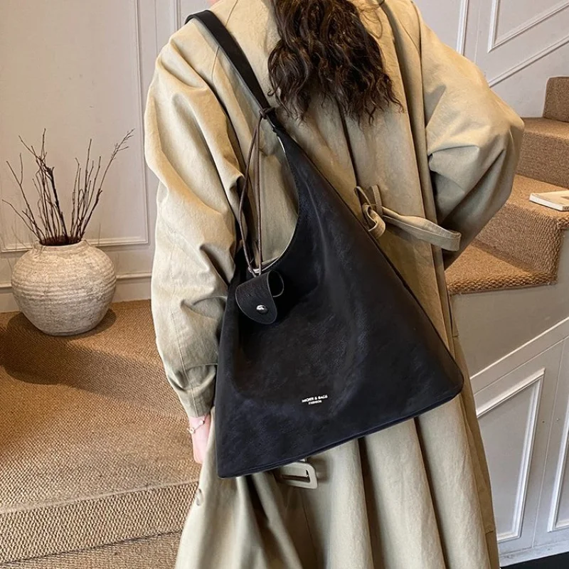 Superior Ladies Shoulder Bag Made Of Python-Print Leather Boasting Compact Riga High-End Vintage Neat Spacious Look​