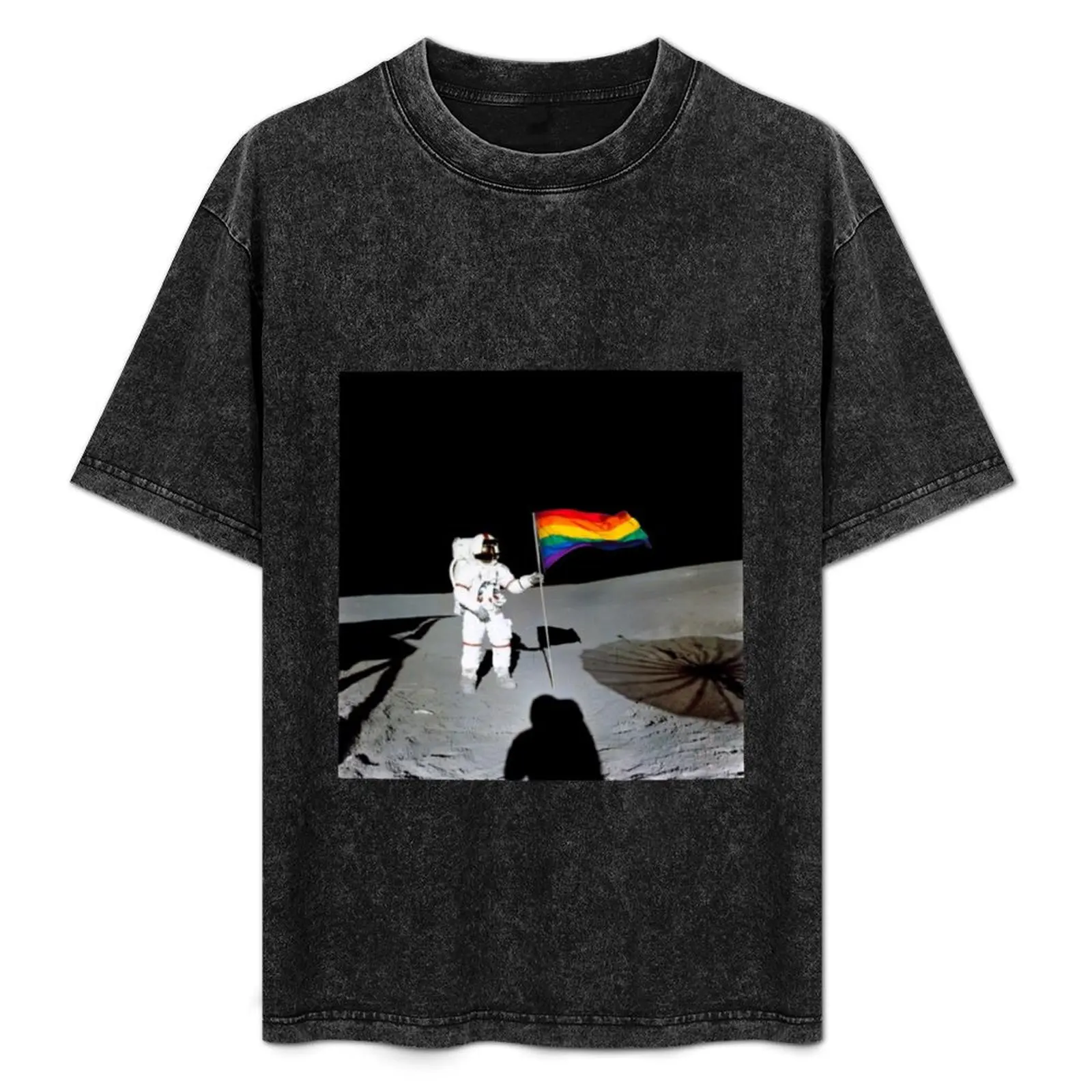 

Astronaut on the moon with gay pride flag! T-Shirt Breathable Lightweight Summer Top