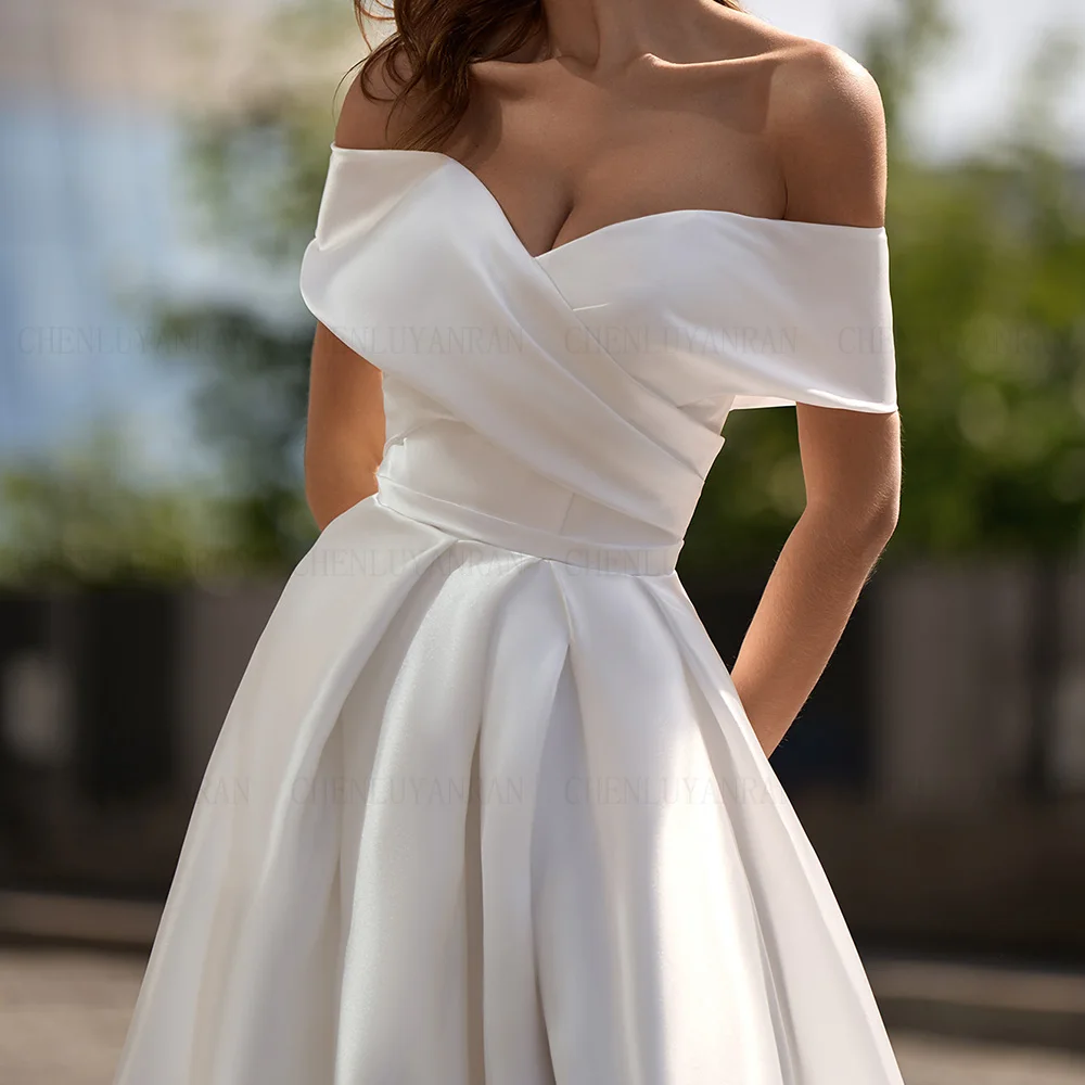 ชุดแต่งงานแบบเปิดไหล่ คอวีจีบระบาย ผ้าซาติน ชุดเจ้าสาวสั่งตัด ชุดเซ็กซี่สำหรับผู้หญิง ปี 2025 ชุดเจ้าสาว