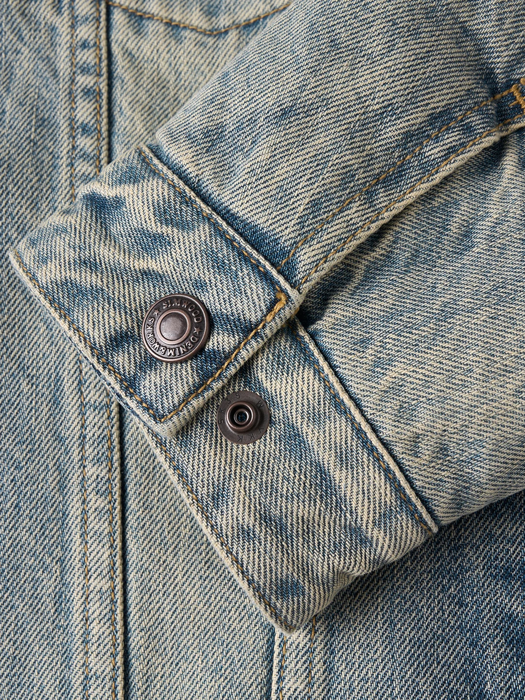 แจ็คเก็ตยีนส์ทรงทรัคเกอร์บุขนเชอร์ปา รุ่นใหม่ประจำฤดูหนาวปี 2025 จาก SIMWOOD สำหรับผู้ชาย น้ำหนัก 12.8 ออนซ์ ลุควินเทจแบบซักแล้ว ให้ความอบอุ่น มีไซส์ใหญ่พิเศษ