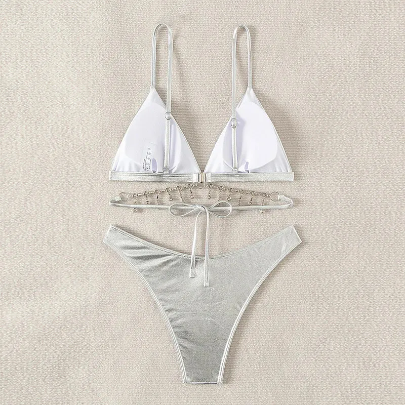 Traje de baño plateado sin espalda, conjuntos de Bikinis triangulares para mujer, traje de baño Sexy 2021, traje de baño con corte de pierna alta, Bikini con diamantes de imitación para mujer