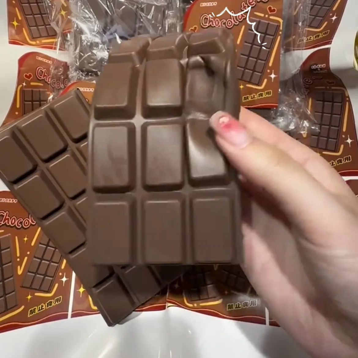 ของเล่นบีบช็อกโกแลตจำลอง ทำจากวัสดุ PU นุ่ม บีบแล้วคืนรูปช้า ของเล่นคลายเครียดสำหรับสำนักงาน ช่วยผ่อนคลายมือ ครีมช็อกโกแลตบีบเล่น