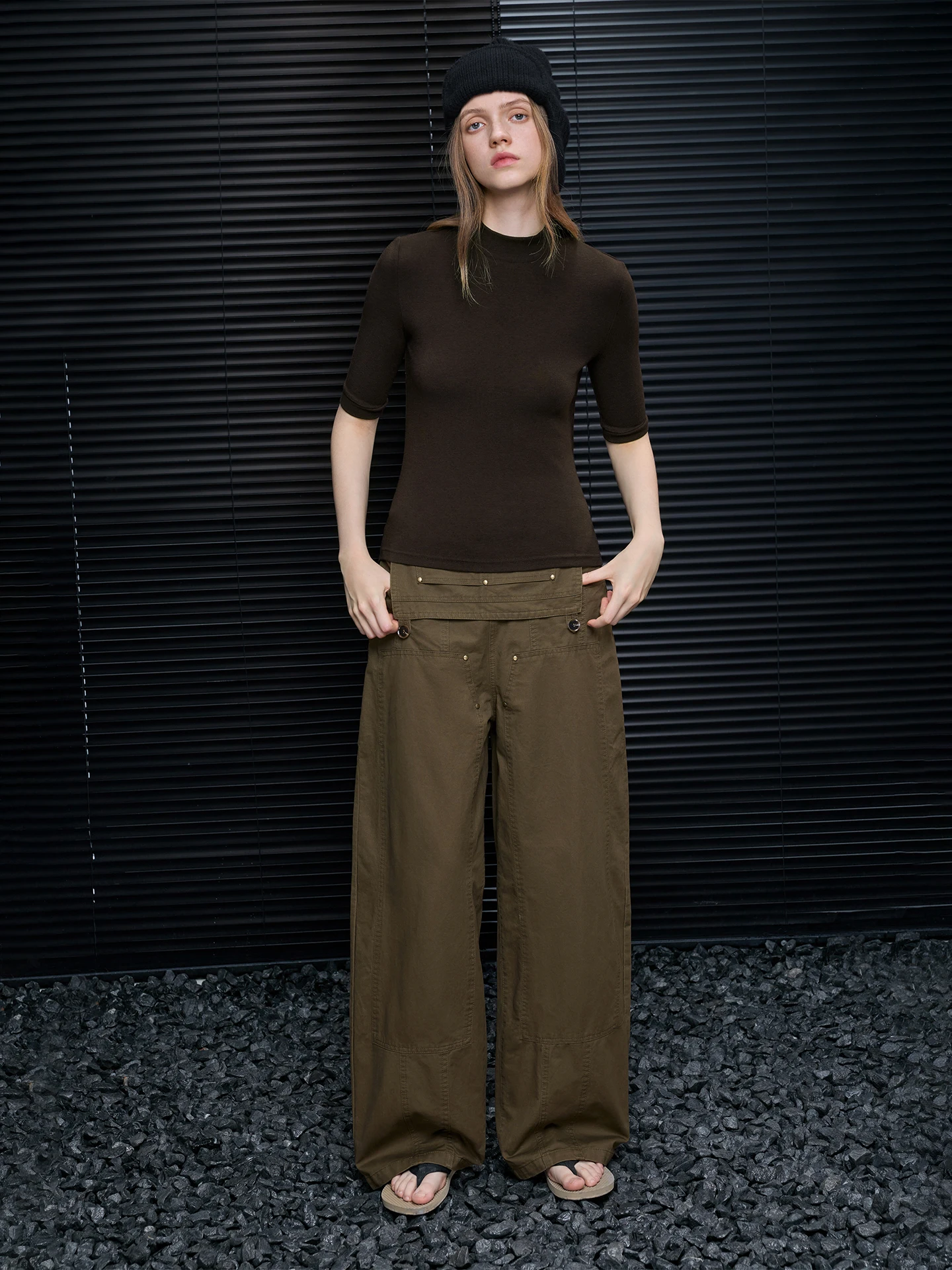 

Женская модная футболка с высоким воротником и коротким рукавом из трикотажа, однотонная, весна 2026