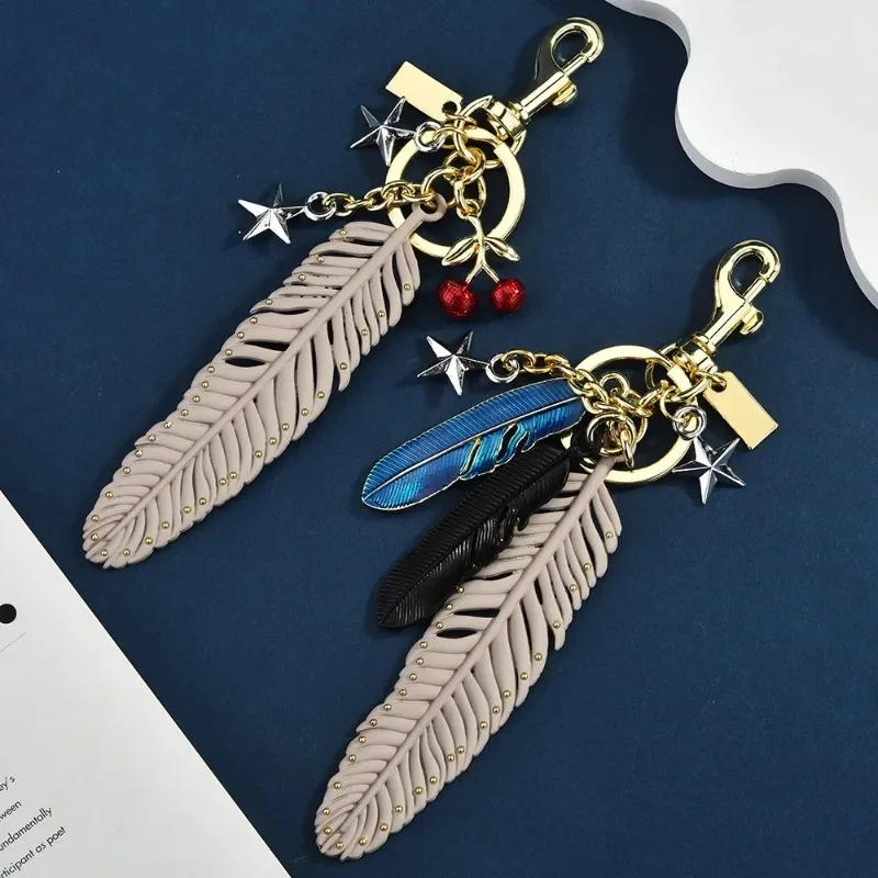 

Exquisite star-shaped feather keychains, fashionable accessories, elegantly designed keychain pendants, and bag pendants