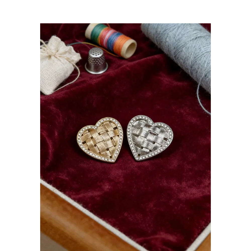 10 Stück Metallknöpfe mit eingelegten Strasssteinen, Dekorationsknöpfe, DIY-Bastelzubehör für Kleidung, herzförmige Knöpfe, Nähzubehör – Detail 1