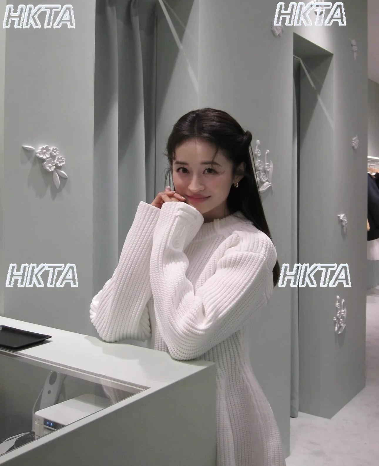 일본 출퇴근용 2025 겨울 신상 루즈핏 단색 니트 드레스 스윗 웨이스트 라운드넥 긴팔 A라인 스웨터 드레스 여성용