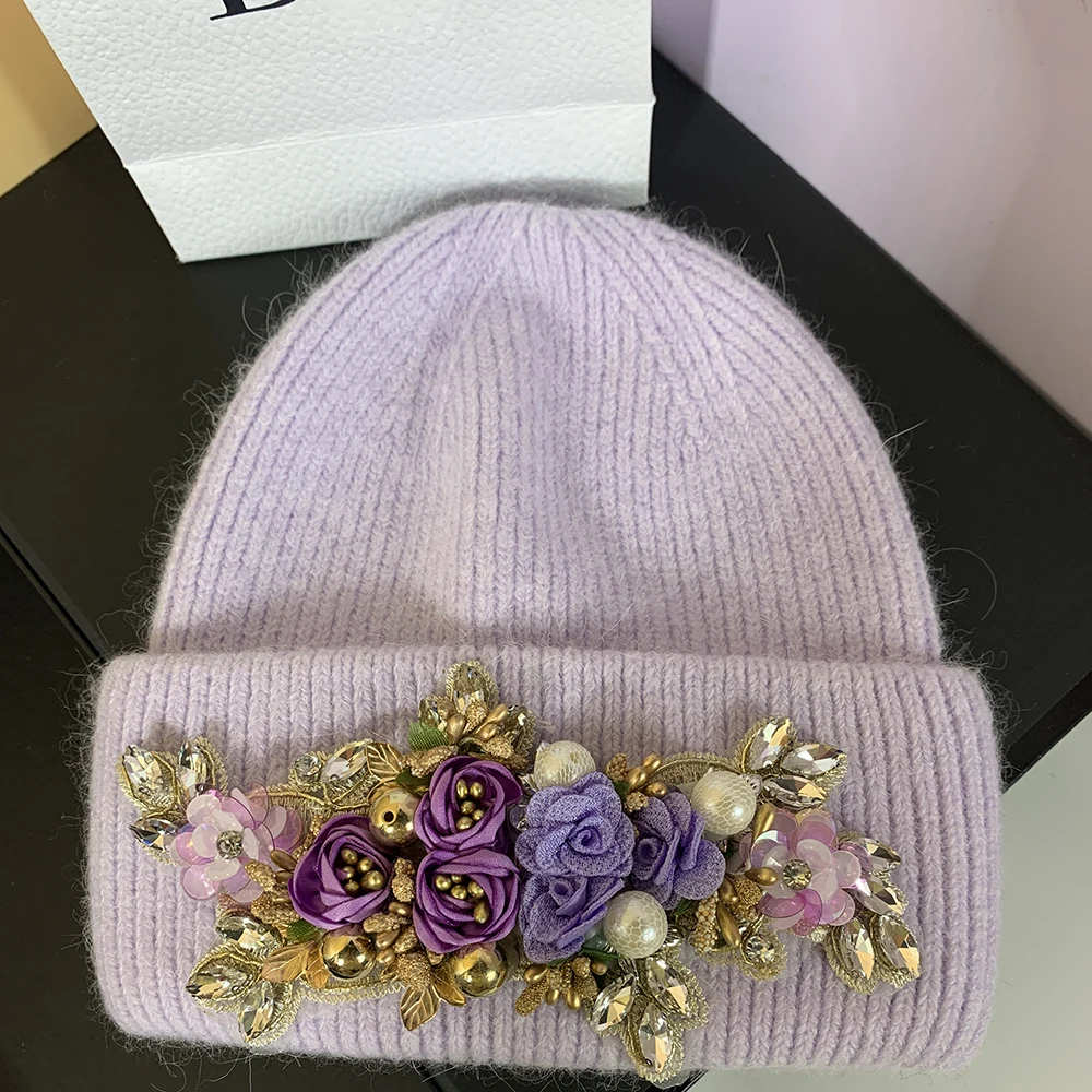 2023 New Designer Brand Rabbit Fur Knitted Hat with Flower Bouquet Pearls Winter Hats Lady Soft Warm Wool Skullies Beanies