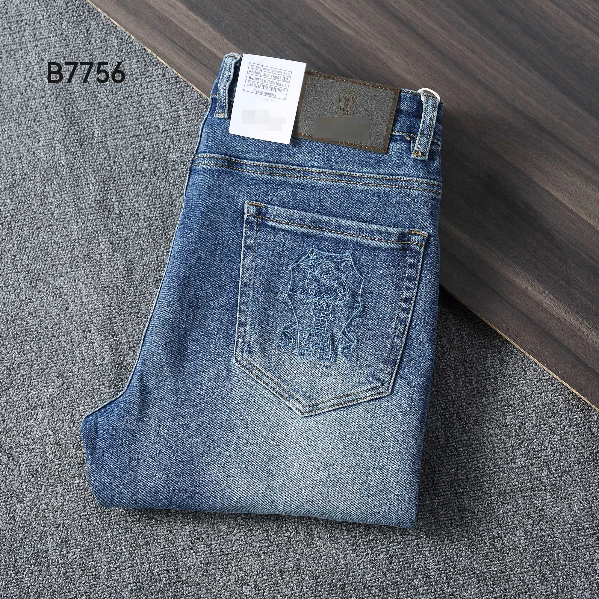 

2024 DIKU Autumn and winter denim color: lake blue Size: 29-42 Cotton stretch material, fresh lake blue color, showing young per