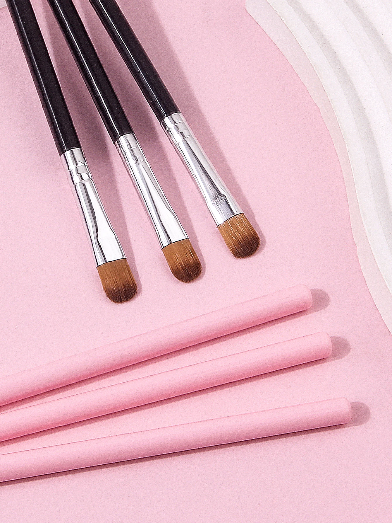 مجموعة فرش ظلال عيون متعددة الوظائف مكونة من 6 قطع، فرشاة كونسيلر برأس مستديرة مسطحة، فرشاة مزج مكياج العيون، فرشاة مكياج احترافية