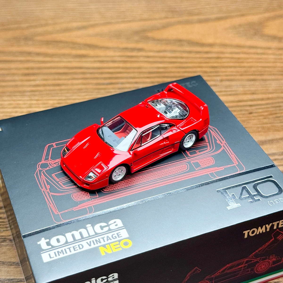 سيارات موديل TLV TOMYTEC 1:64 F40 #1