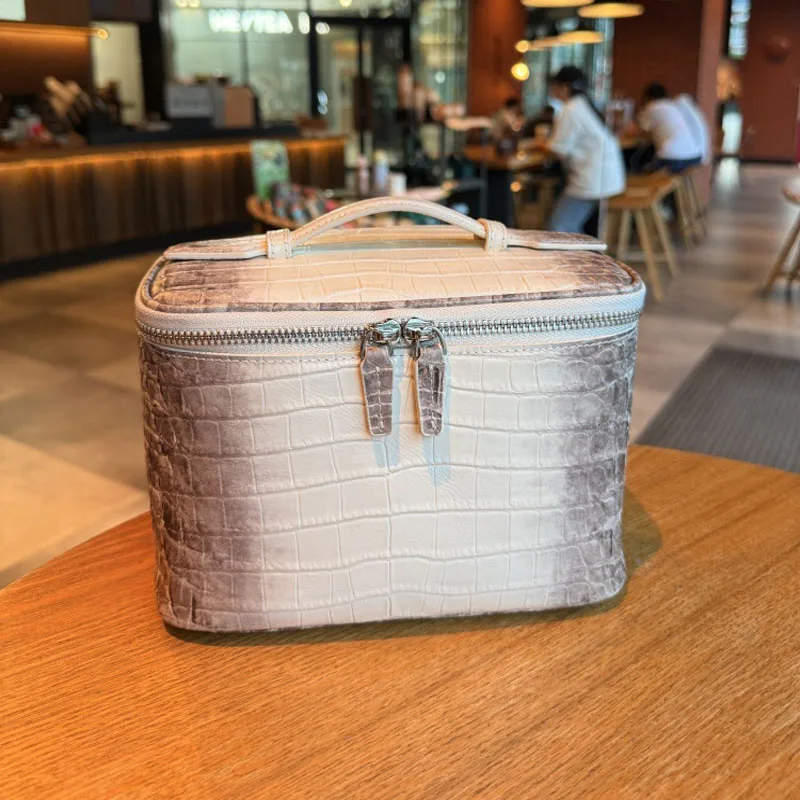 

High quality crocodile patterned top layer cowhide makeup bag for women's travel, portable toiletry bag, practical storage bag