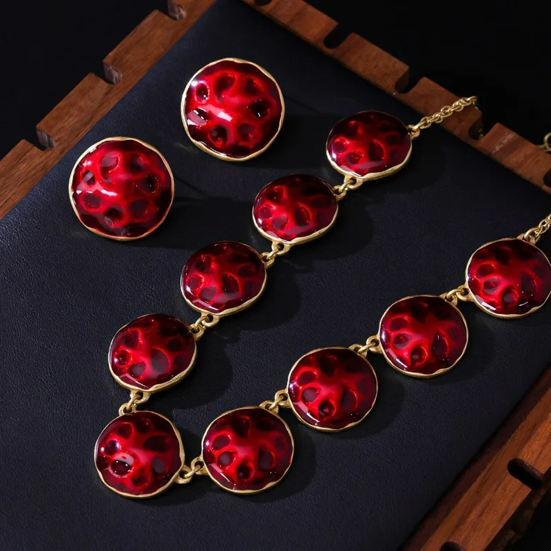 

Medieval Vintage Enamel Painted Necklace Design Niche Exquisite Jewelry Set Retro Brass Geometric Necklace