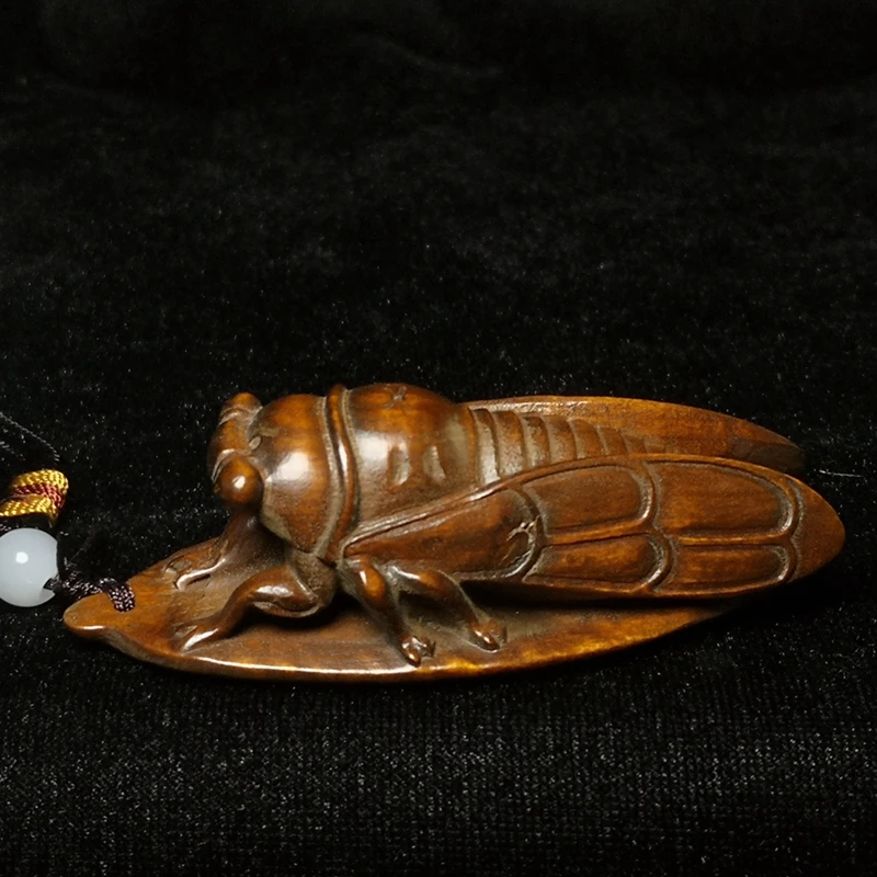 YIZHU CULTUER ART Size 3 Inch Old Chinese Boxwood Hand Carved vivid leaf Cicada figurine Statue netsuke collectable gift