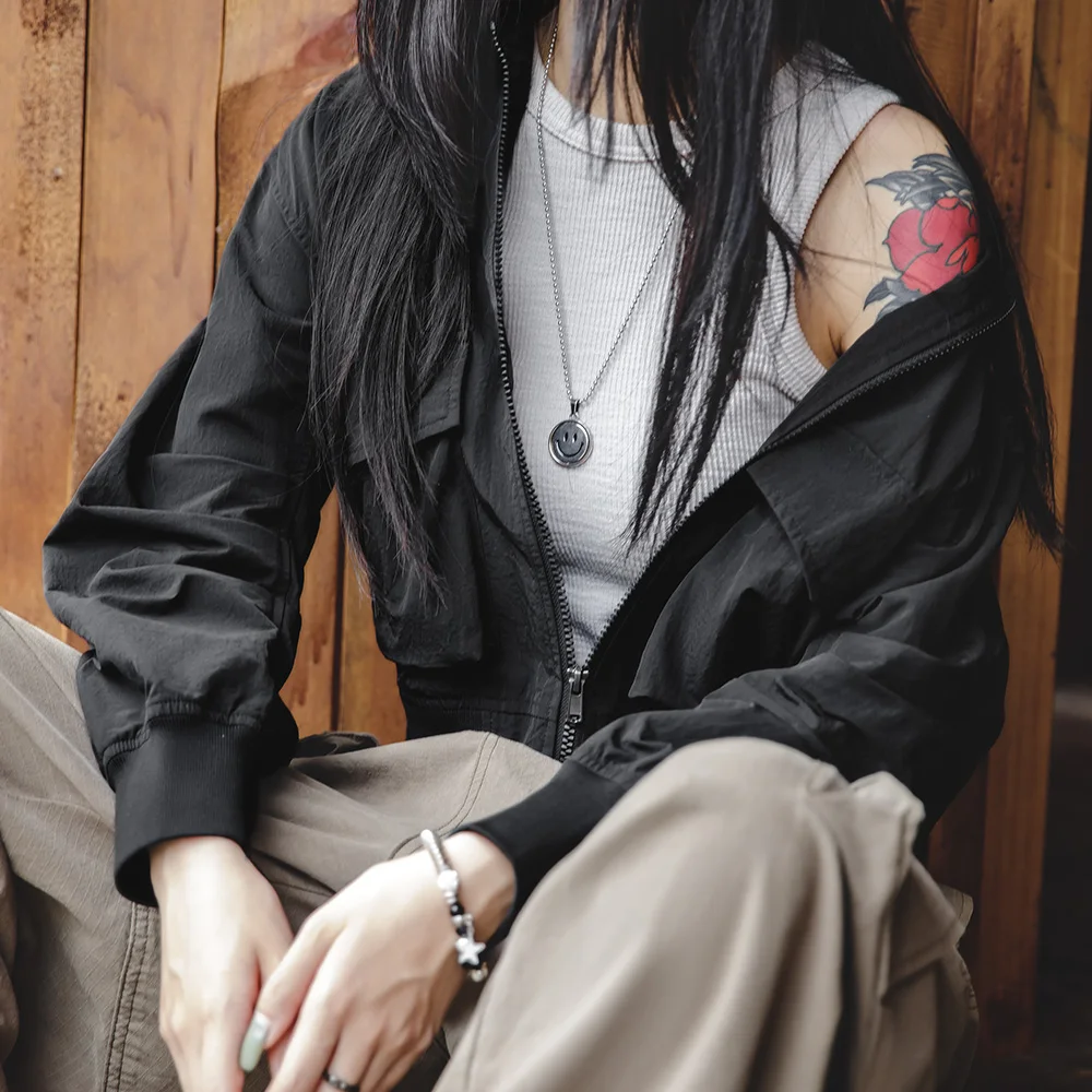 Maden 女性用黒のフライトジャケット ショート丈の襟付きバイカージャケット カジュアルプリーツジャケット 春秋用のレトロな長袖トップス シワになりにくいモーターサイクルジャケット