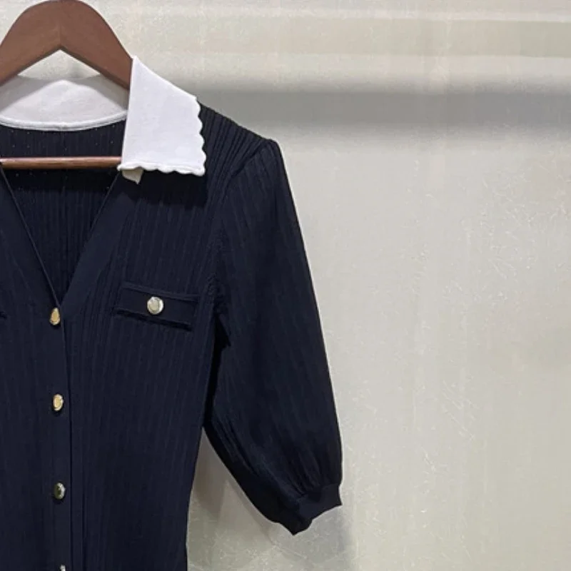 

Winter 2023 women's new dress knitted V-neck long-sleeved French brand patchwork slim and elegant casual button dress women