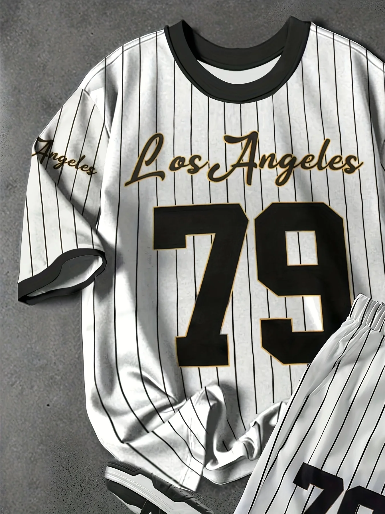 المجموعة الرجالية الجديدة لصيف 2025 عبارة عن طباعة رقمية ثلاثية الأبعاد عصرية وناعمة ومريحة وقابلة للتنفس