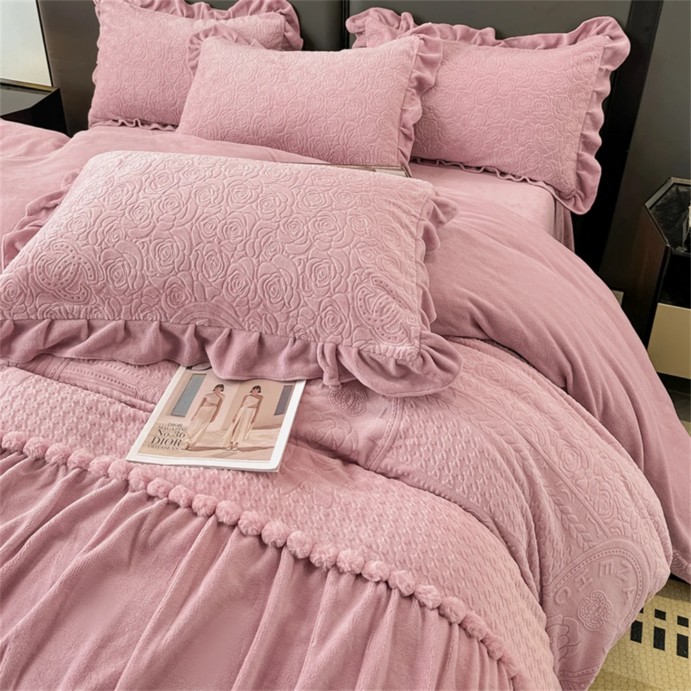 Carved Milk Velvet Bedding Set High Weight Thicken Warm Four Piece Set Quilt Cover Bed Linens Bedspread Pillowcase Bedroom Decor