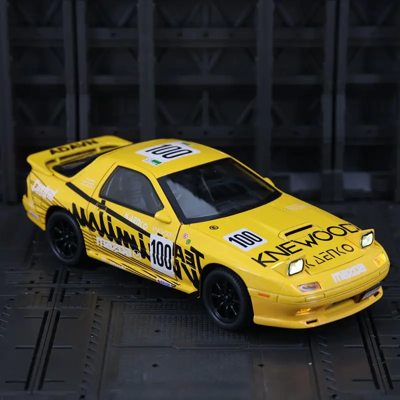 

1: 24 simulation Mazda RX7-FC alloy gravity edition car model decoration with doors that can be opened, sound and light feedback