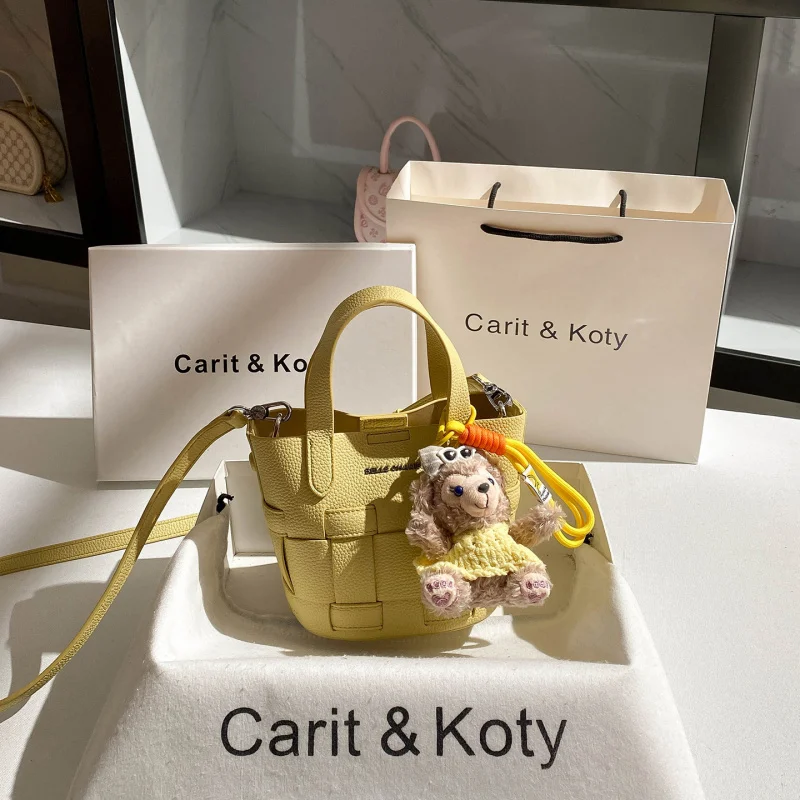 

Популярная в этом году плетеная сумка-корзина — это летняя высококачественная сумка-ведро для повседневного использования.