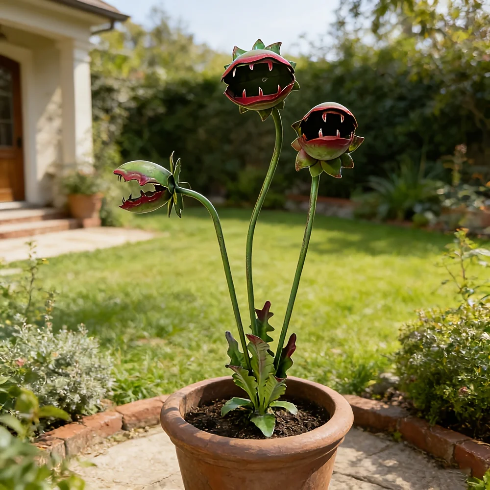 Fantastical carnivorous garden cards, 3D horror painted metal three headed outdoor metal man eating flower statue cards, garden vegetable climbing frames, flower pots, garden and lawn decoration cards