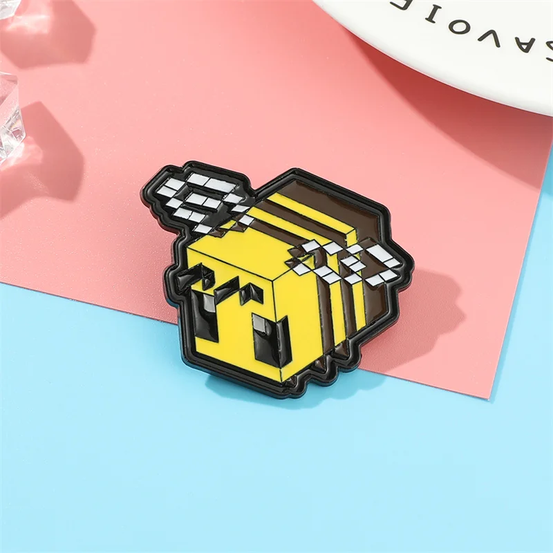 Pixel Block Bee Enamel Pin, Cartoon Game Style Lapel Brooch Pin, Cute Insect Metal Badge for Denim Jacket Backpack Decor