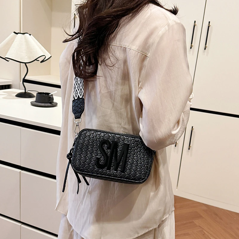 

Дизайнерская элегантная сумка через плечо — женская кожаная сумка через плечо премиум-класса с золотой фурнитурой