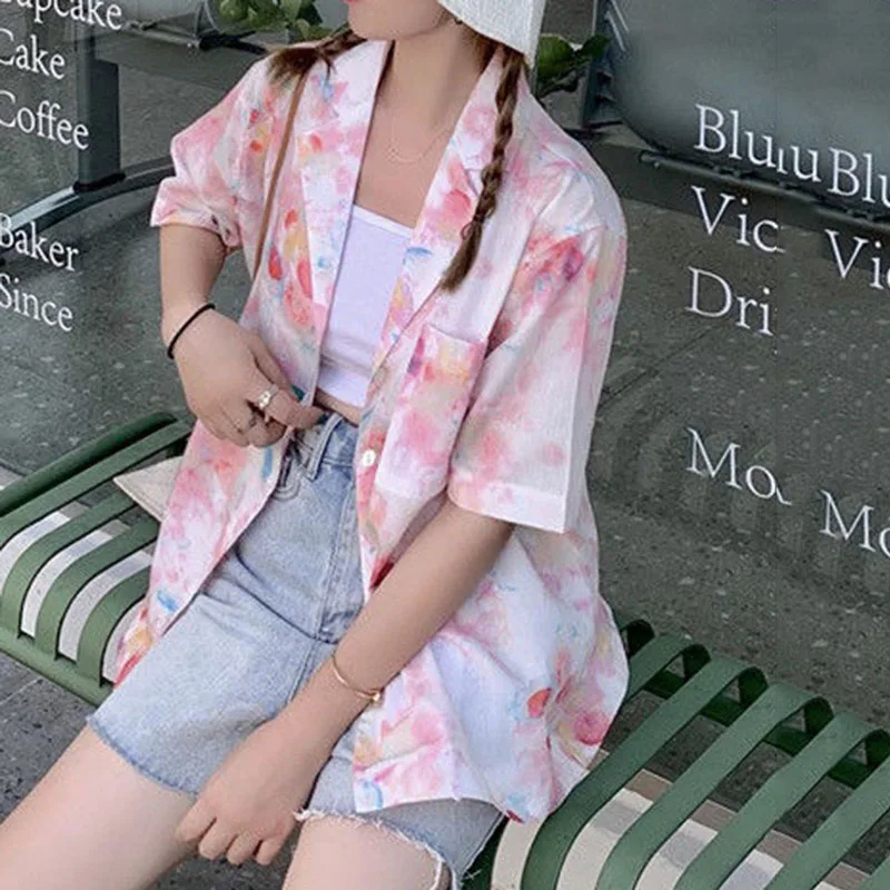 المرأة الوردي التعادل صبغ طباعة التلبيب قمصان الصيف عادية فضفاض قصيرة الأكمام قميص معطف الإناث موضة الشارع الشهير Y2K زر البلوزات