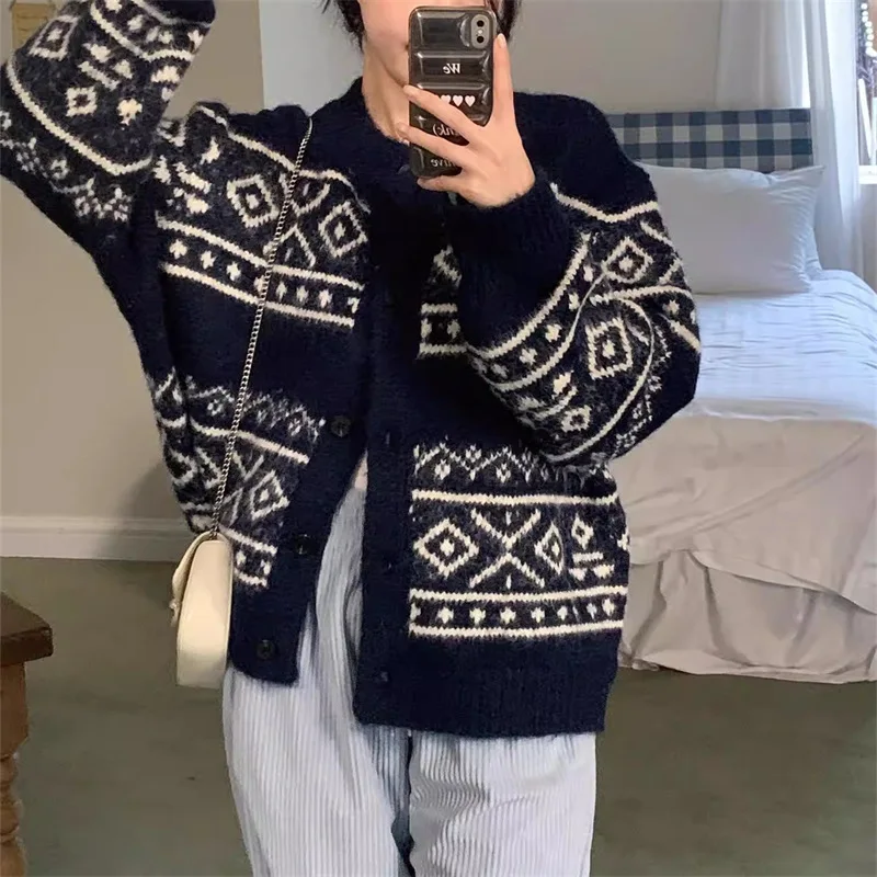 Nuovo design versatile giacca girocollo retrò jacquard maglione di colore a contrasto maglione lavorato a maglia sciolto cardigan lavorato a maglia da donna