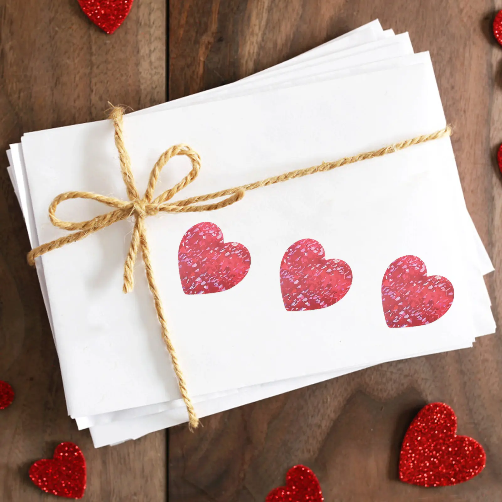 

1 Roll Heart Design Stickers Strong Stickiness Packing Bag Labels for DIY Scrapbooking Festival Gifts Beautiful Craft Decoration