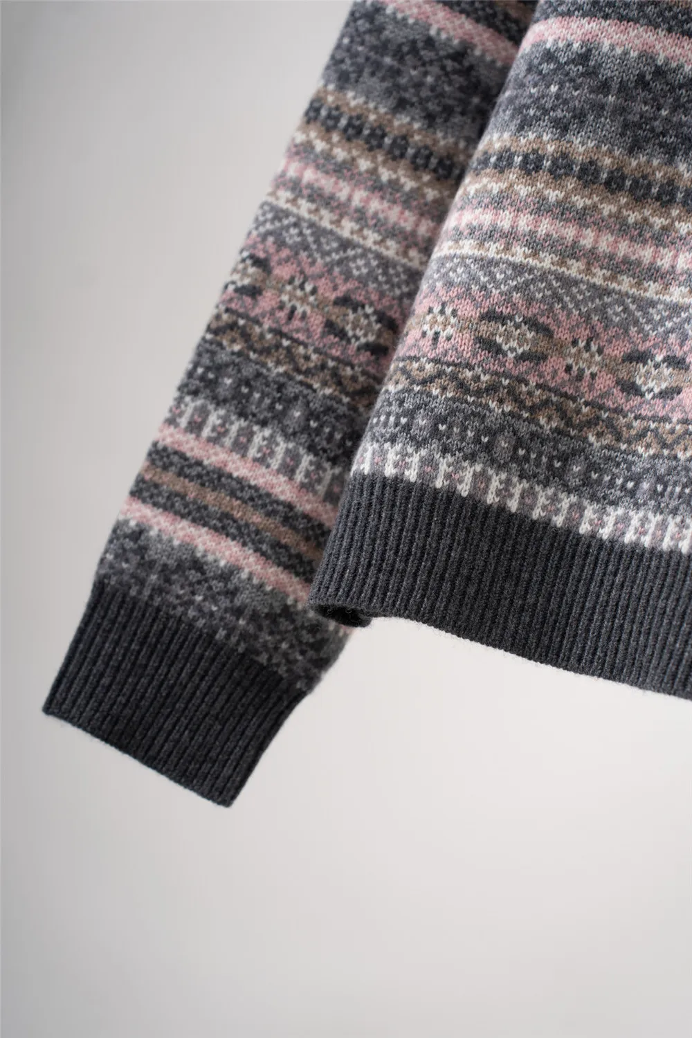 25 Autumn/Winter New Cashmere Jacquard Contrasting Color Round Neck Knitted Comfortable And Versatile Women's Pullover