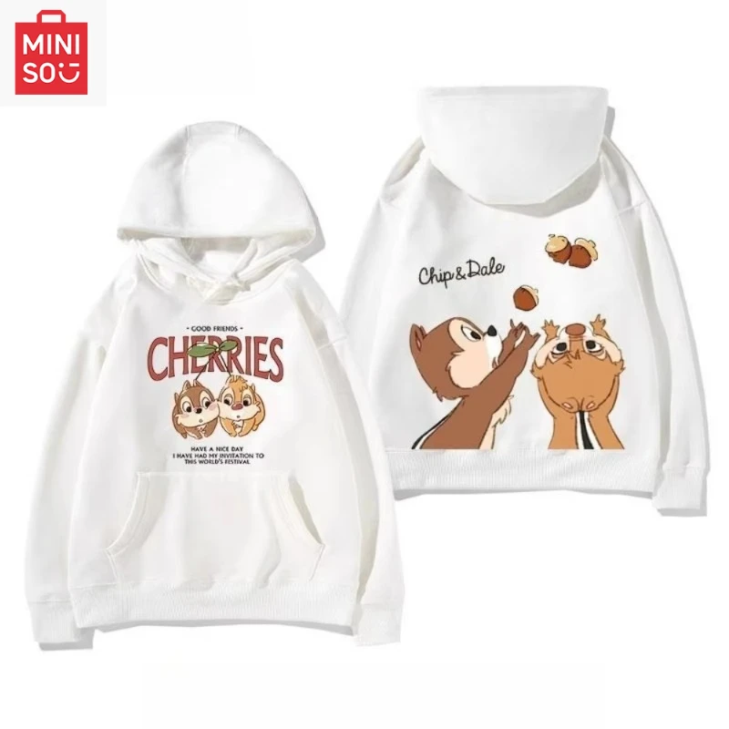 

Disney and Titi Teamed Up in A Hooded Sweatshirt Featuring Squirrels and A Versatile Outfit for Couples in Autumn and Winter