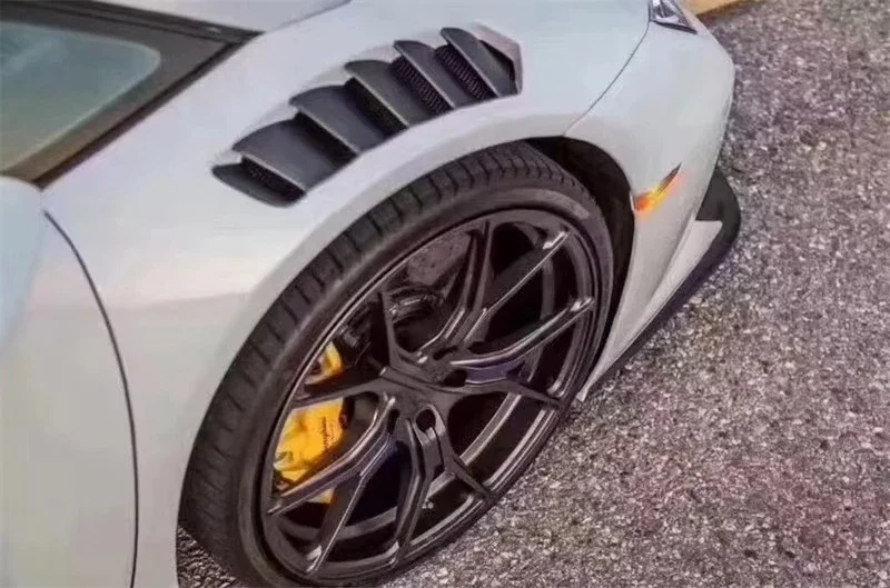 A Pair of High-quality Carbon Fibre Forged V-style Perforated Mudguards Fender for the Huracan LP580 LP610 Body Kit