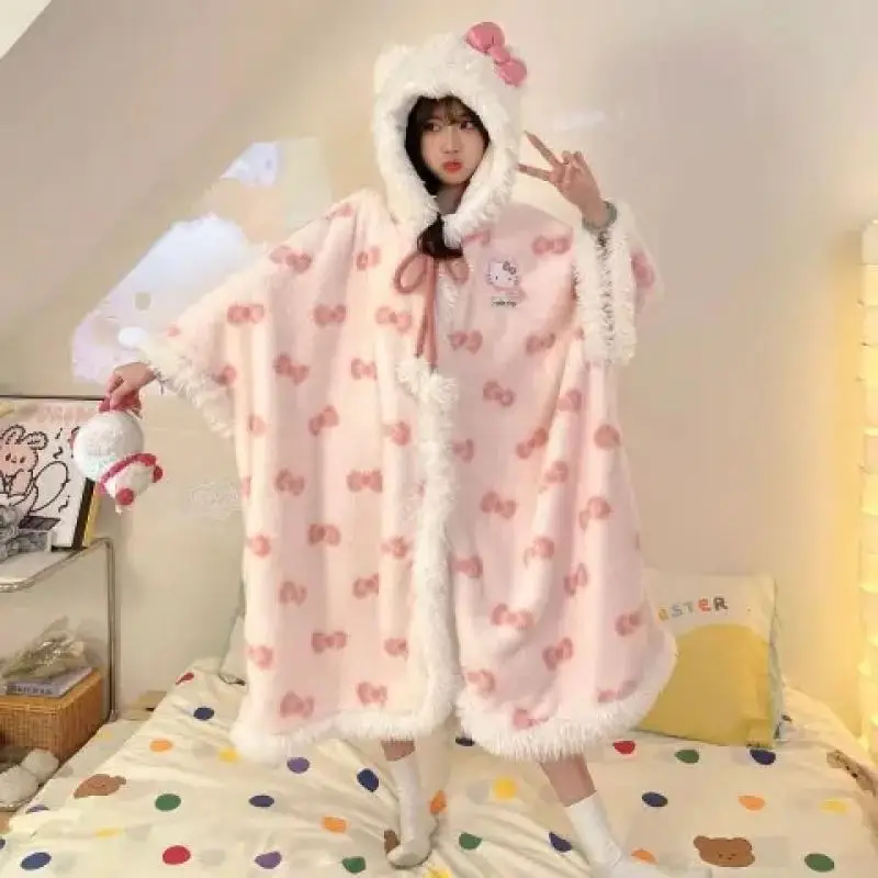 Piyama kartun Hellokitty jubah tidur wanita, pakaian rumah beludru karang tebal dan beludru musim gugur musim dingin lucu