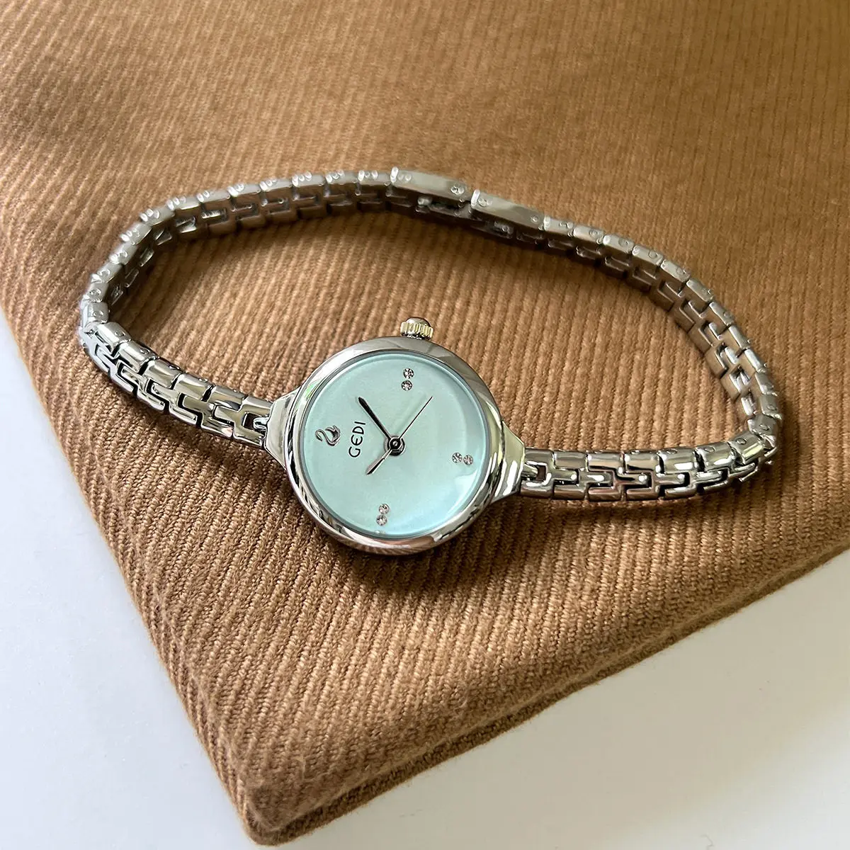 

New Quartz Student Watch, Small And Delicate Bracelet Watch, Versatile, Simple Yet Luxurious, High-Fashion Women'S Watch.