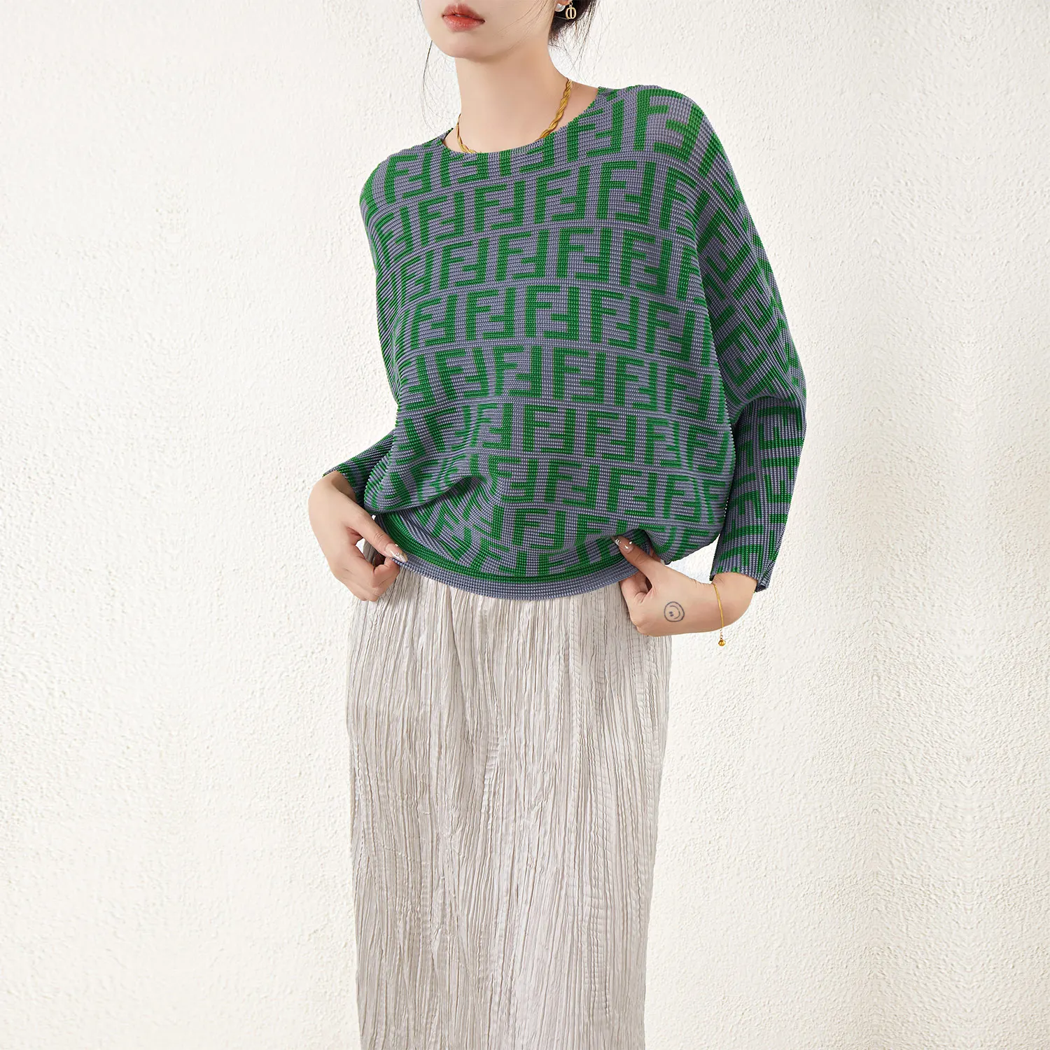 

2024 Miyake Pleated Fashionable Bat Sleeve Women's Tops Monogram Geometric Jacquard Printed Casual Tops